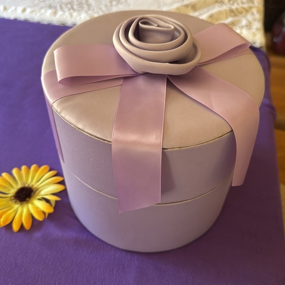 Vintage Other - 💜 VINTAGE; Lilac-Colored Mini Hat or Gift Box with Bow and Rosebud Decor on Top!